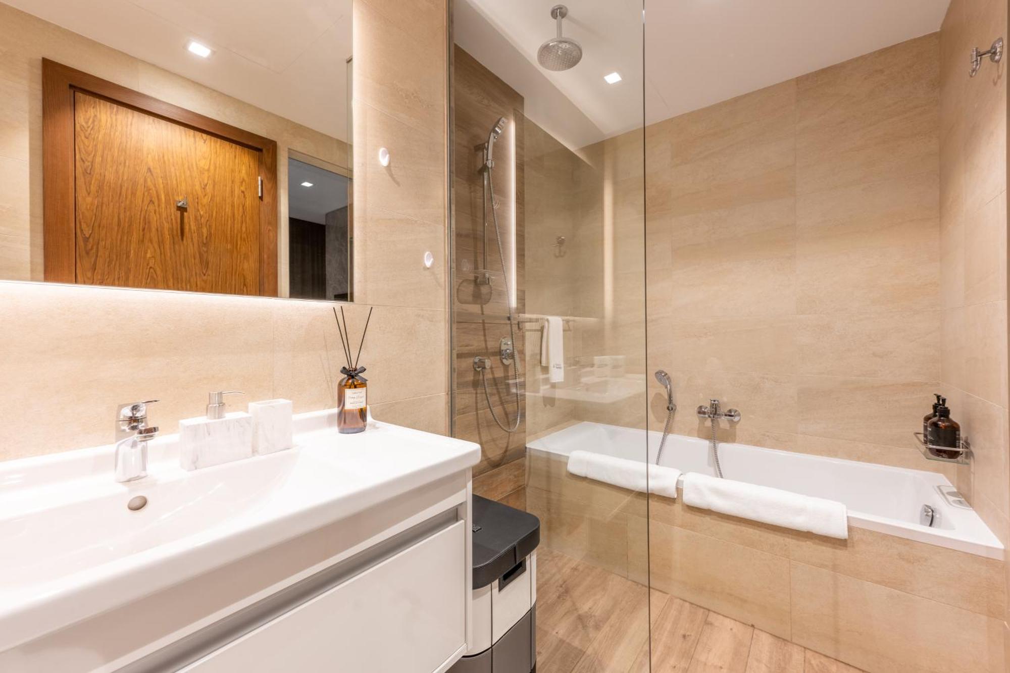 Exclusive Marina Stay - Posh 3Br With Stunning Views Dubai Luaran gambar